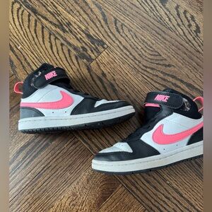 Girls Nike shoes size 10.5